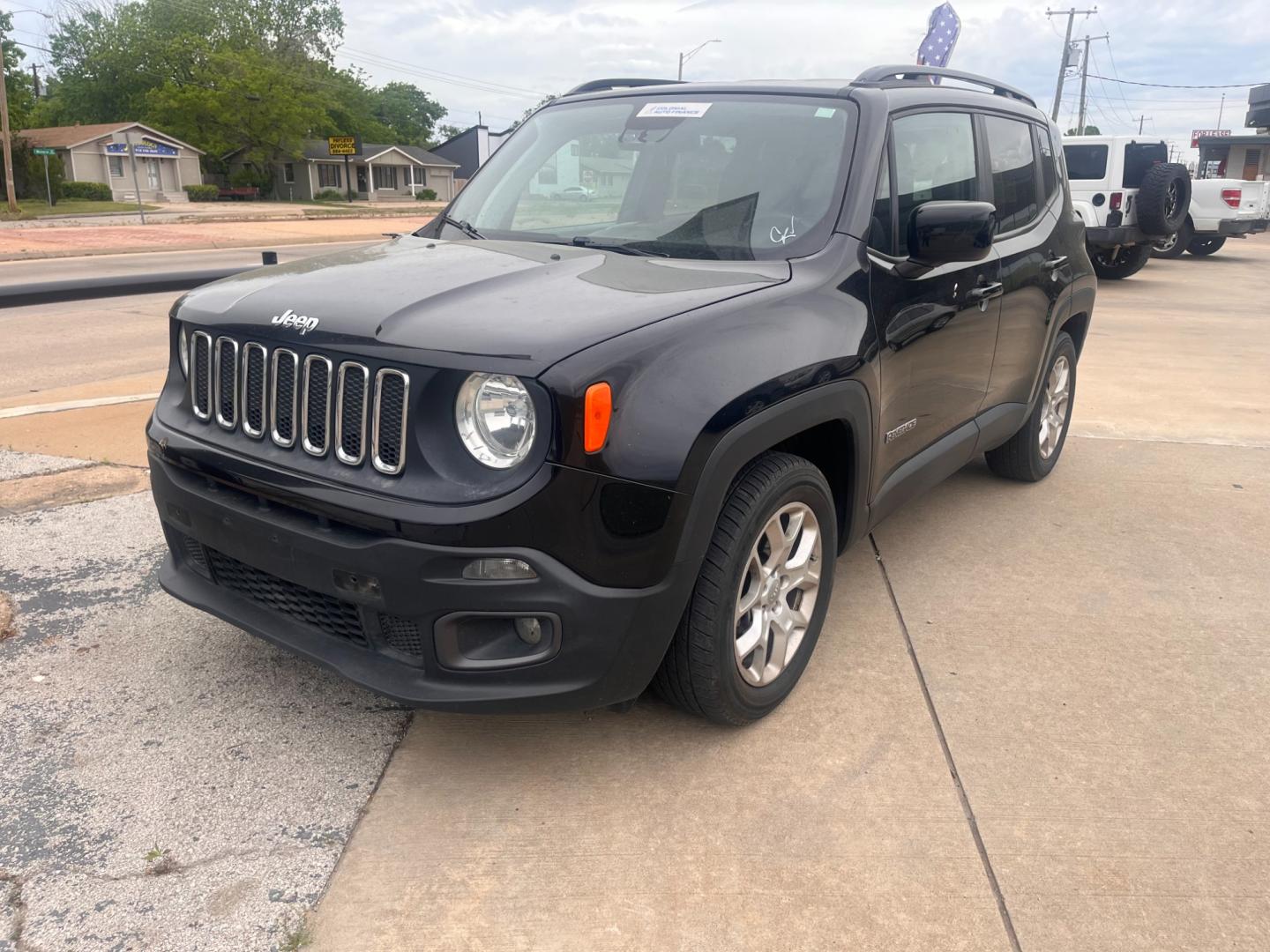 2018 BLACK JEEP RENEGADE LATITUDE Latitude FWD (ZACCJABB9JP) with an 2.4L L4 DOHC 16V engine, 6M transmission, located at 8101 E. Skelly Dr., Tulsa, OK, 74129, (918) 592-3593, 36.121891, -95.888802 - Photo#0